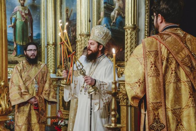 Hramul Facultății de Teologie din Iași, în prezența a trei ierarhi. Unui părinte profesor emerit i-a fost acordată distincția „Crucea Patriarhală”