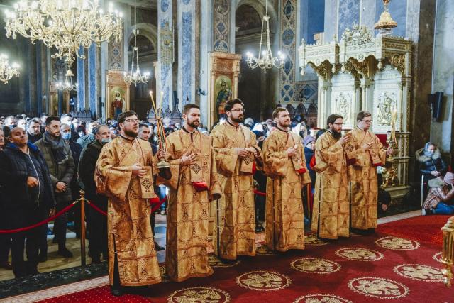 Hramul Facultății de Teologie din Iași, în prezența a trei ierarhi. Unui părinte profesor emerit i-a fost acordată distincția „Crucea Patriarhală”