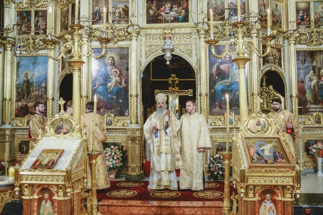 Hramul Facultății de Teologie din Iași, în prezența a trei ierarhi. Unui părinte profesor emerit i-a fost acordată distincția „Crucea Patriarhală”