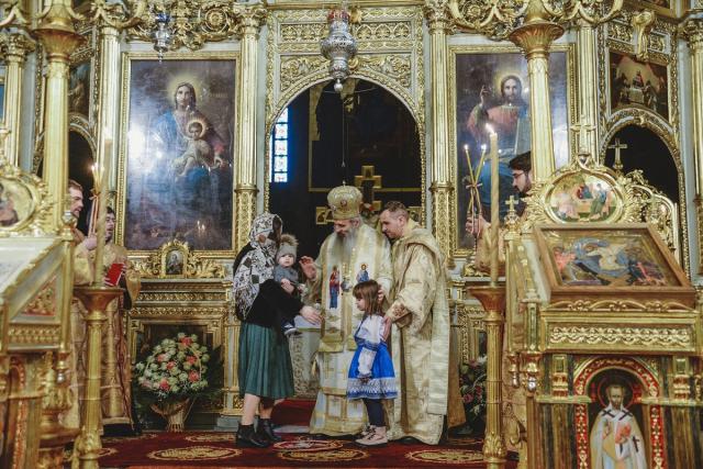 Hramul Facultății de Teologie din Iași, în prezența a trei ierarhi. Unui părinte profesor emerit i-a fost acordată distincția „Crucea Patriarhală”