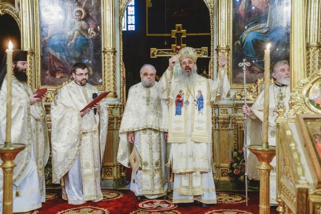 Hramul Facultății de Teologie din Iași, în prezența a trei ierarhi. Unui părinte profesor emerit i-a fost acordată distincția „Crucea Patriarhală”