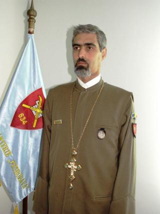 De la manşa de pilot care străbate cerurile, la crucea preotului care îndrumă către Împărăţia cerurilor. In memoriam – Preotul militar Cristian Robert Paraschiv