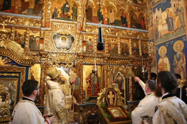 Catapeteasma Bisericii „Tăierea Capului Sfântului Ioan Botezătorul” din Iași, veche de aproape 400 de ani, a fost resfințită