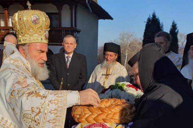 Slujbe arhiereşti la Mănăstirea Măgura Ocnei
