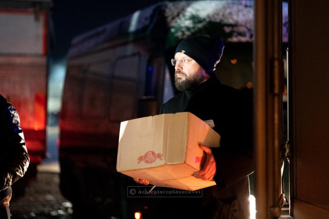 15 tone de ajutoare oferite de Arhiepiscopia Sucevei și Rădăuților pentru cetățenii ucraineni afectați de tensiunile militare