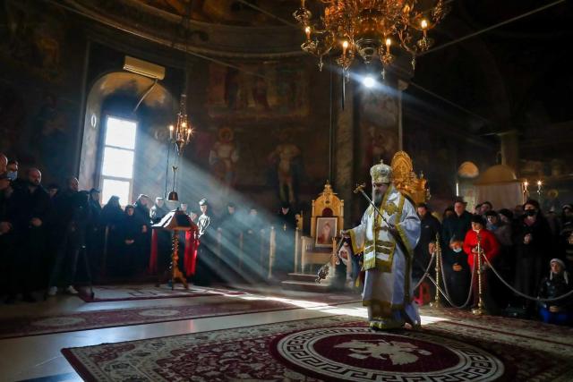 La Mănăstirea Pasărea a fost sfințită racla pentru moaștele Sfântului Irodion dăruite de Mănăstirea Lainici