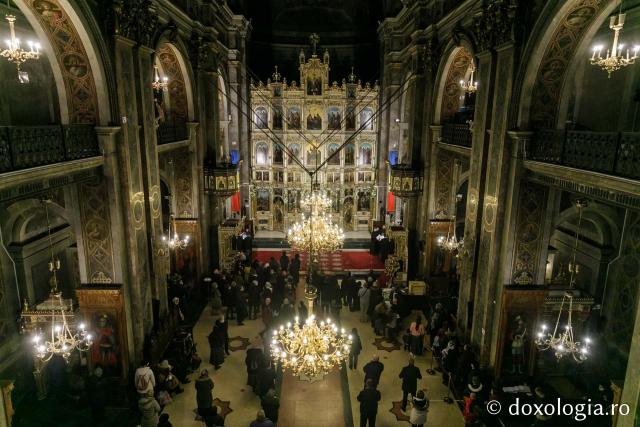 (Foto) Priveghere la praznicul Întâmpinării Domnului, la Catedrala Mitropolitană din Iași 2022