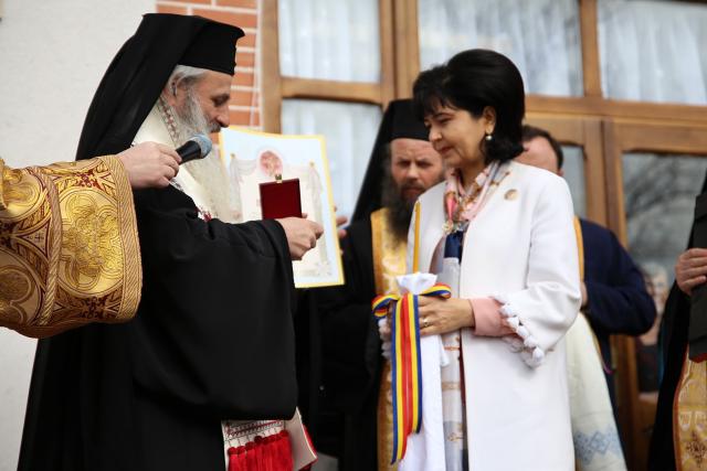 „Inima să fie largă încât să încapă durerea unei mame care și-a pierdut copilul, durerea unui copil care și-a pierdut tatăl în război”, a spus IPS Teofan la Mănăstirea Coșula