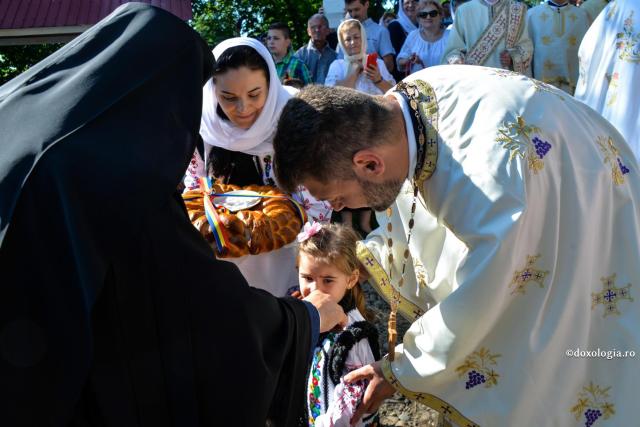 (Video) Mesajul Arhim. Efrem pentru preotese: „Să fiți întotdeauna bucuroase, să aveți nădejde tare și pe toate să le lăsați în seama lui Dumnezeu”