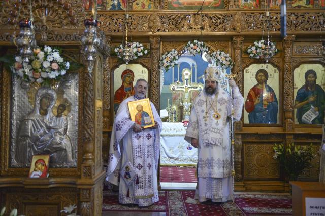 PS Părinte Nichifor Botoșăneanul, la Parohia „Sfântul Apostol Toma” din Iași: „În Biserică venim ca să ieșim mai îndreptați”