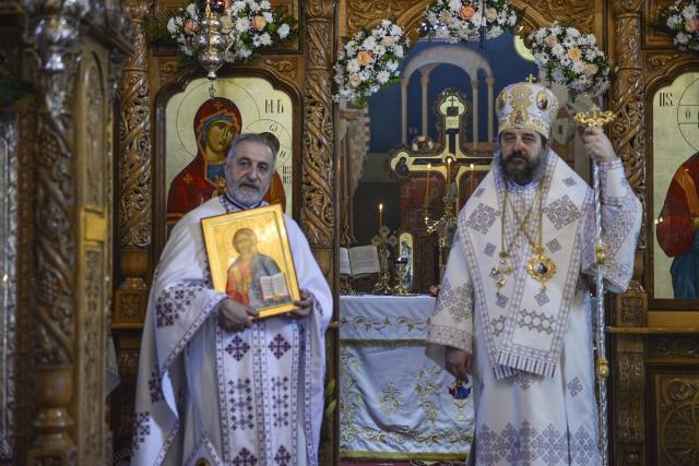 PS Părinte Nichifor Botoșăneanul, la Parohia „Sfântul Apostol Toma” din Iași: „În Biserică venim ca să ieșim mai îndreptați”