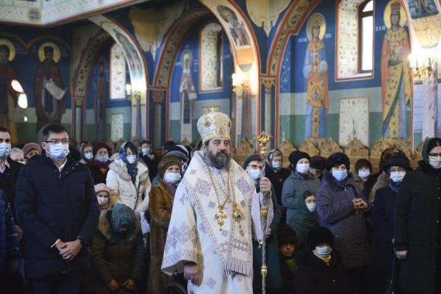 PS Părinte Nichifor Botoșăneanul, la Parohia „Sfântul Apostol Toma” din Iași: „În Biserică venim ca să ieșim mai îndreptați”