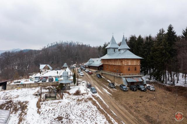 Un nou egumen pentru Schitul Sihăstria Crucii, judeţul Bacău