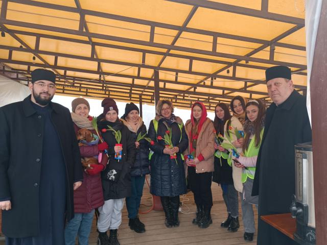 Bucurii neașteptate pentru femeile refugiate din vama Sculeni, cu ocazia Zilei de 8 Martie