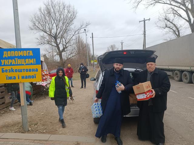 Cazare, masă caldă și sprijin duhovnicesc pentru sute de refugiați care trec zilnic prin vama Sculeni