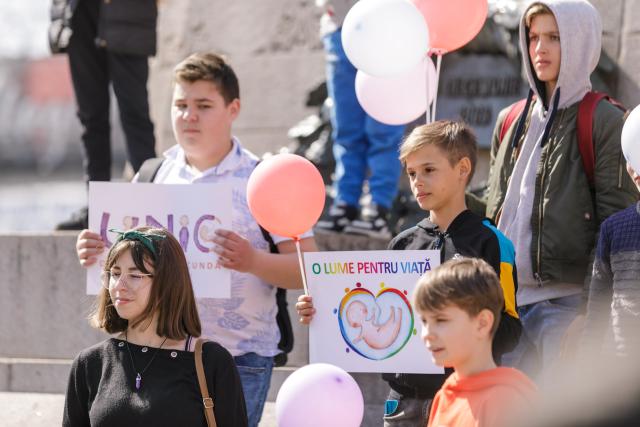 „Marșul pentru viață”, organizat în cinci municipii din Arhiepiscopia Iașilor. Solidaritate și pentru susținerea mamelor și copiilor refugiați din Ucraina