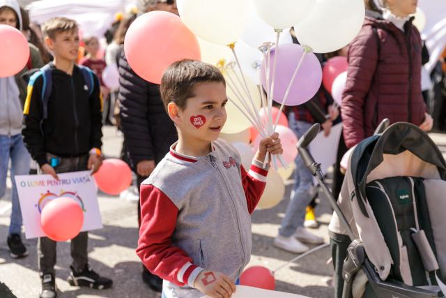 „Marșul pentru viață”, organizat în cinci municipii din Arhiepiscopia Iașilor. Solidaritate și pentru susținerea mamelor și copiilor refugiați din Ucraina