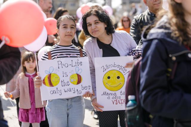 „Marșul pentru viață”, organizat în cinci municipii din Arhiepiscopia Iașilor. Solidaritate și pentru susținerea mamelor și copiilor refugiați din Ucraina