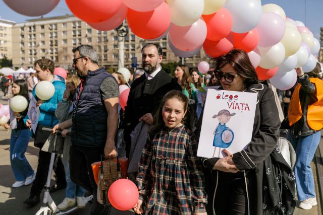 „Marșul pentru viață”, organizat în cinci municipii din Arhiepiscopia Iașilor. Solidaritate și pentru susținerea mamelor și copiilor refugiați din Ucraina