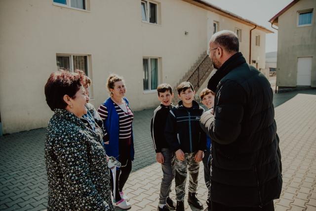 Voluntarii ASCOR Alba Iulia au oferit daruri copiilor refugiați, la Școala Gimnazială din Unirea
