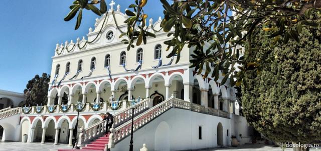 (Foto) În așteptarea Bunei Vestiri – Biserica „Panaghia Evanghelistria” din Tinos 2022