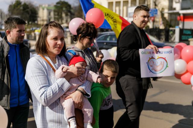 „Marșul pentru viață”, organizat în cinci municipii din Arhiepiscopia Iașilor. Solidaritate și pentru susținerea mamelor și copiilor refugiați din Ucraina