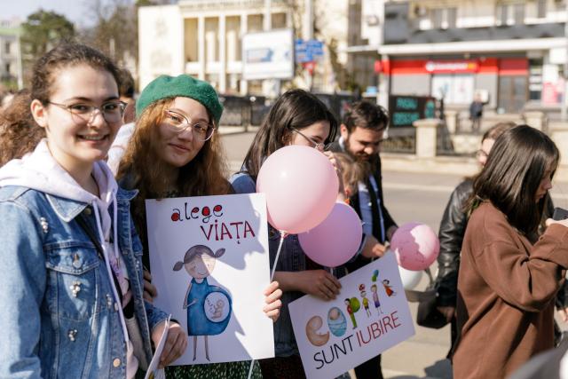 „Marșul pentru viață”, organizat în cinci municipii din Arhiepiscopia Iașilor. Solidaritate și pentru susținerea mamelor și copiilor refugiați din Ucraina