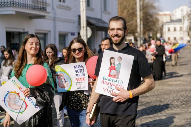 „Marșul pentru viață”, organizat în cinci municipii din Arhiepiscopia Iașilor. Solidaritate și pentru susținerea mamelor și copiilor refugiați din Ucraina