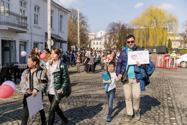 „Marșul pentru viață”, organizat în cinci municipii din Arhiepiscopia Iașilor. Solidaritate și pentru susținerea mamelor și copiilor refugiați din Ucraina