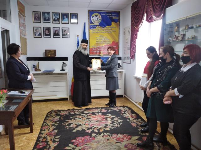 PS Antonie a înmânat o bursă „Mitropolit Visarion Puiu” unei eleve de la Liceul „Alexei Mateevici” din Donduşeni