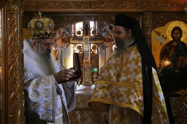 Părintele Mitropolit a slujit la Mănăstirea Sângeap-Basaraba: „Rugăciunea este iubire către Dumnezeu”