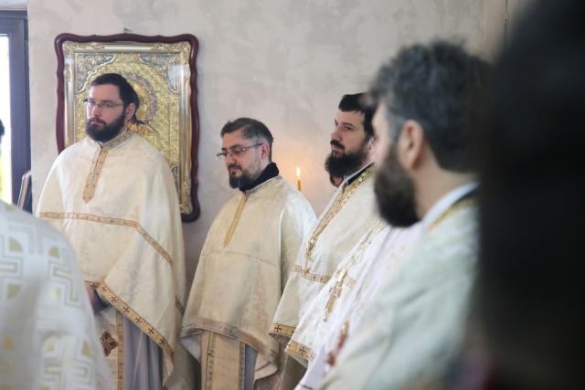 În Duminica dinaintea Postului Mare, IPS Teofan ne îndeamnă să fim mai aproape de familie și de Dumnezeu