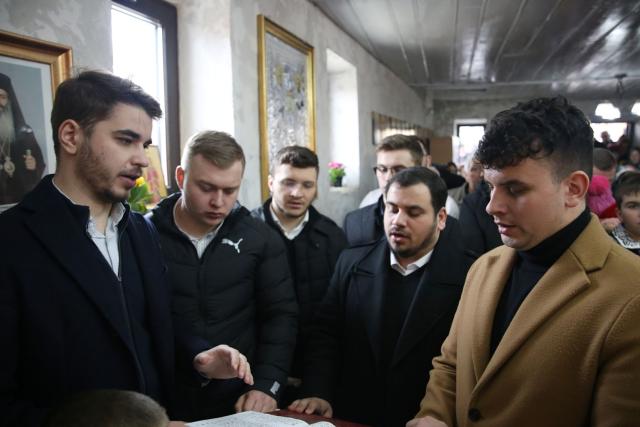 În Duminica dinaintea Postului Mare, IPS Teofan ne îndeamnă să fim mai aproape de familie și de Dumnezeu