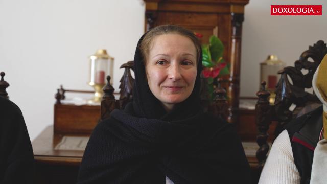 (Video) Irina Alianov, pictor bisericesc din Harkov: „Mă rog ca cei de acasă să rămână în viață!”