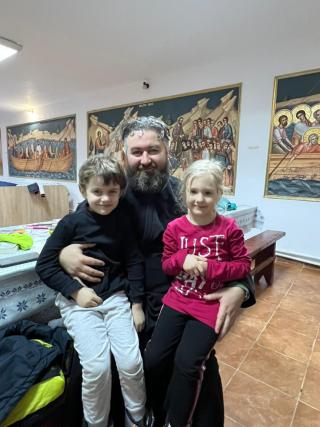 Parohia Dealu Mare – Dorohoi oferă cazare și masă pentru refugiați în Centrul Social-Pastoral „Sfântul Gheorghe”