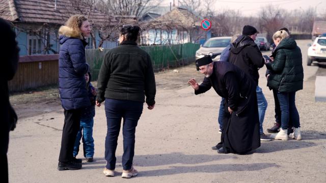 24 de ore din 24 – voluntari Pro Vita și preoți din Arhiepiscopia Iașilor, prezenți la vămile Sculeni, Stânca-Costești și Rădăuți-Prut