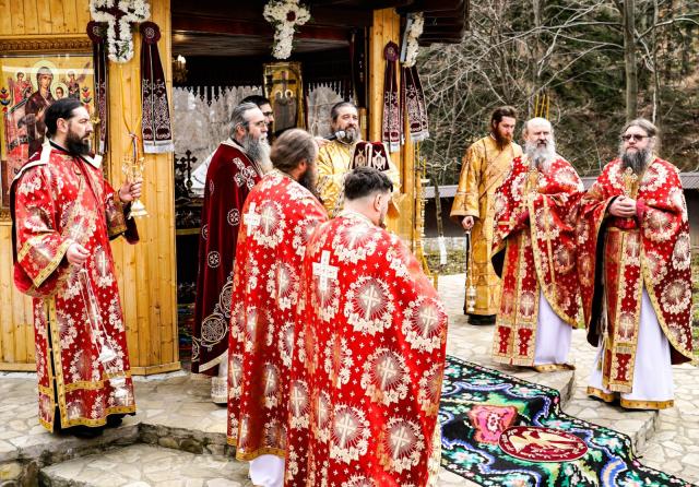 PS Nichifor, la Mănăstirea nemțeană „Înălțarea Sfintei Cruci”: „Scopul postului este slăbirea legăturii inimii noastre cu cele ale pământului”