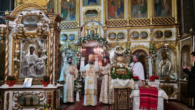 Părintele Episcop-vicar Nichifor Botoșăneanul, de Înviere la Piatra Neamț: „Vestim unii altora «Hristos a înviat» ca să pătrundă mai adânc în sufletul nostru”