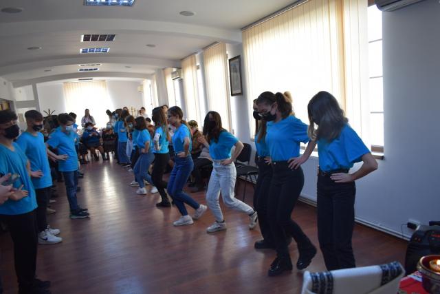 Proiect interinstituțional și intergenerațional: „Adoptă un bunic și împarte bucurie!”