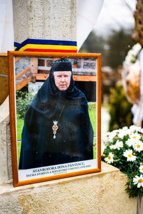 Liturghie arhierească și Parastas pentru stavrofora Irina Pântescu – Mănăstirea Voroneț