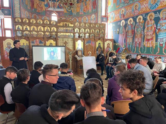 „Pravila tânărului creștin” -  Activitate catehetică în cadrul Anului omagial la Seminarul din Dorohoi