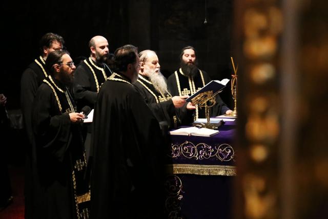 IPS Părinte Mitropolit Teofan a răspuns: Să participăm la slujbe în aceste zile sau să urmărim un film despre Patimile Mântuitorului?