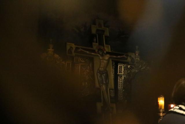 IPS Părinte Mitropolit Teofan a răspuns: Să participăm la slujbe în aceste zile sau să urmărim un film despre Patimile Mântuitorului?
