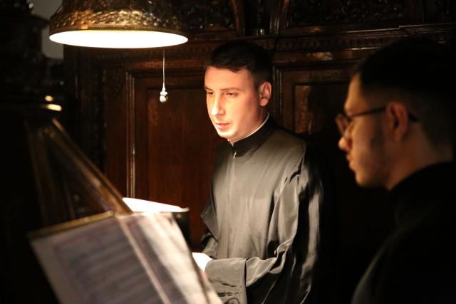 IPS Părinte Mitropolit Teofan a răspuns: Să participăm la slujbe în aceste zile sau să urmărim un film despre Patimile Mântuitorului?