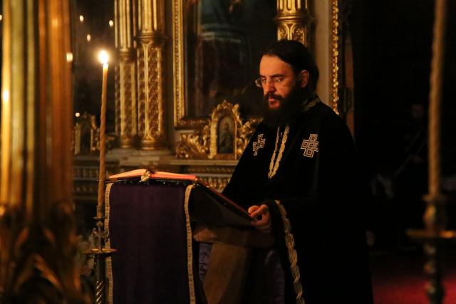 IPS Părinte Mitropolit Teofan a răspuns: Să participăm la slujbe în aceste zile sau să urmărim un film despre Patimile Mântuitorului?