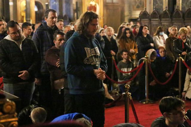 IPS Părinte Mitropolit Teofan a răspuns: Să participăm la slujbe în aceste zile sau să urmărim un film despre Patimile Mântuitorului?