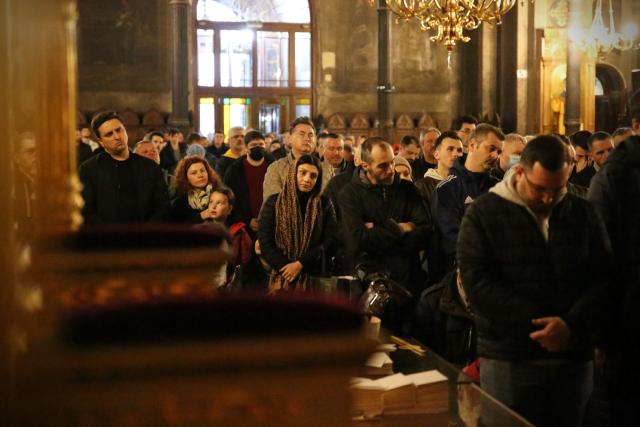 IPS Părinte Mitropolit Teofan a răspuns: Să participăm la slujbe în aceste zile sau să urmărim un film despre Patimile Mântuitorului?