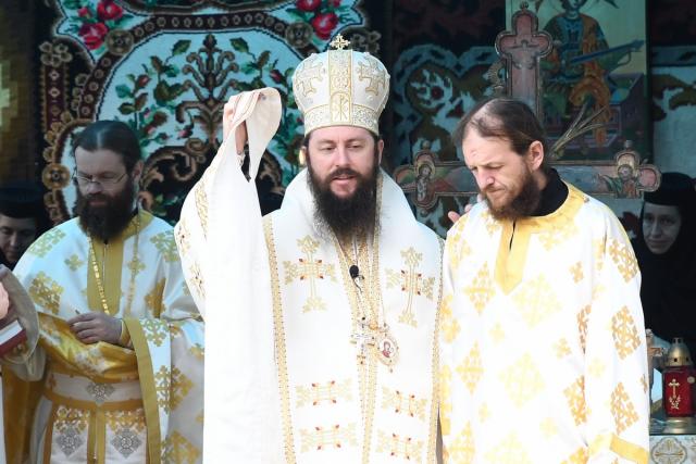 Hramul Mănăstirii Voroneț, serbat prin Liturghie arhierească