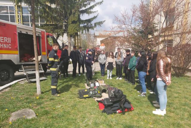 Instructaj PSI-SU la Seminarul Teologic Liceal Ortodox „Sfântul Gheorghe” – Botoșani
