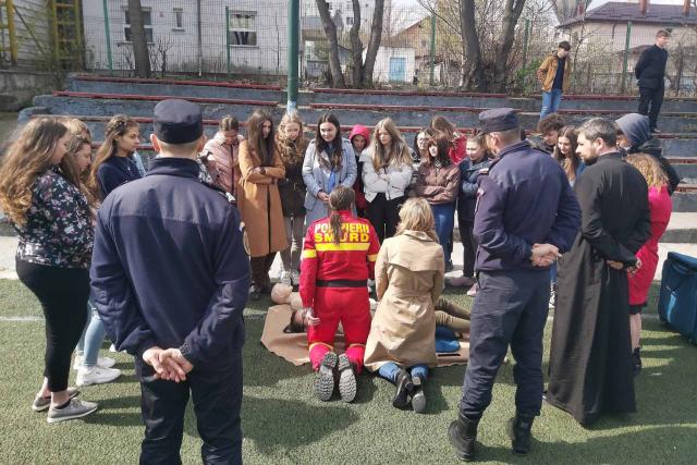 Instructaj PSI-SU la Seminarul Teologic Liceal Ortodox „Sfântul Gheorghe” – Botoșani